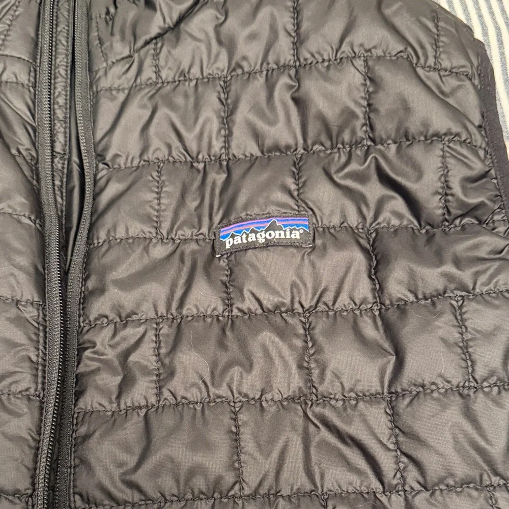 Patagonia Men's Black Quilted Vest - Picture 2 of 7